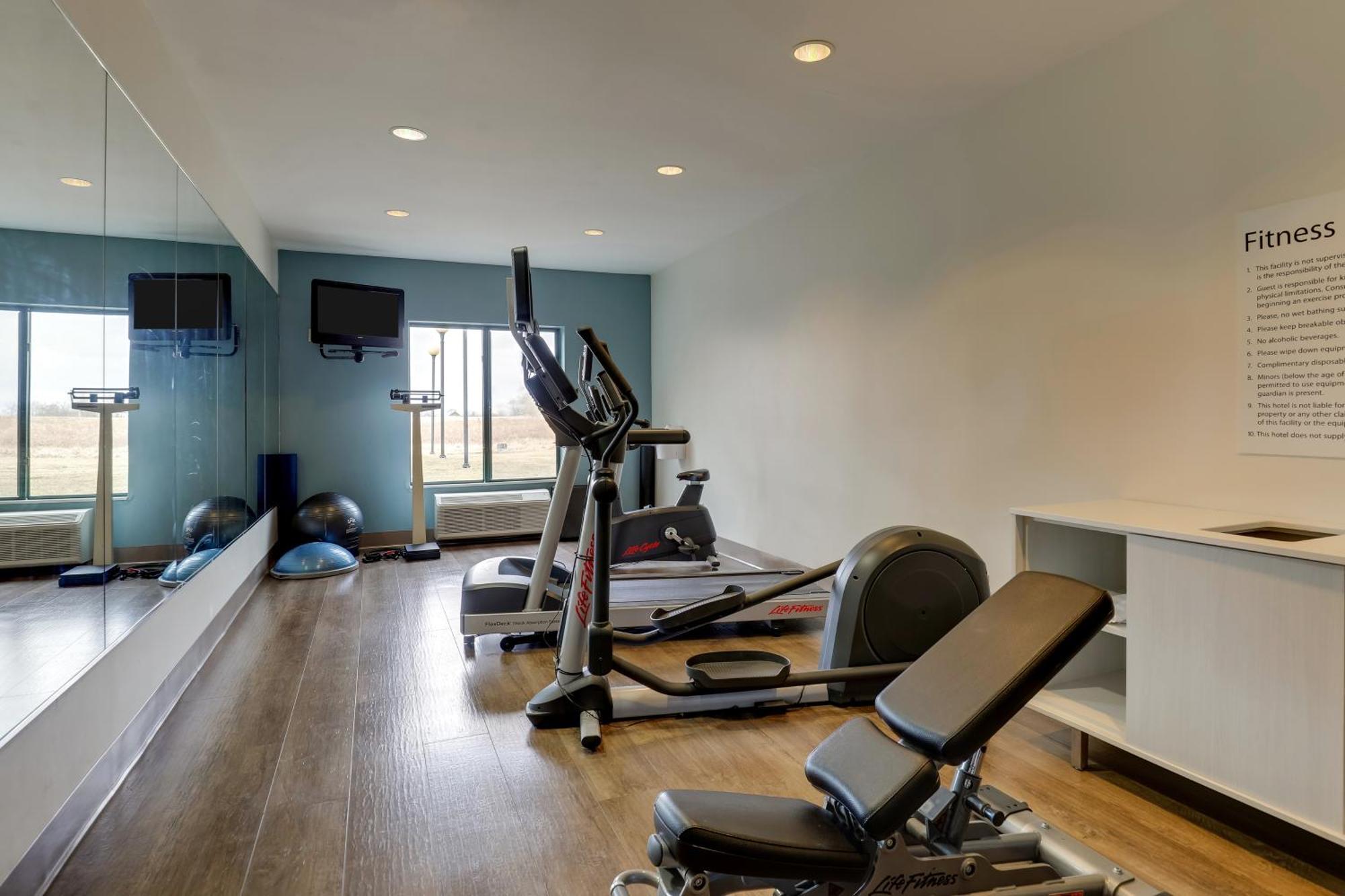 Holiday Inn Express Hotel & Suites Bryan-Montpelier By Ihg Holiday City Екстер'єр фото