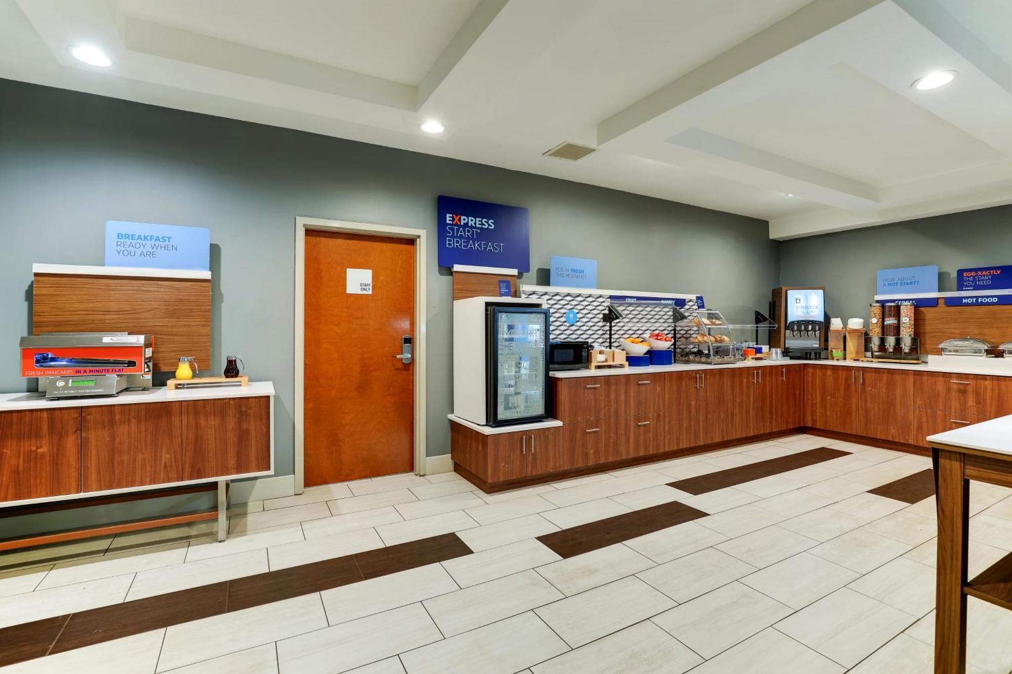 Holiday Inn Express Hotel & Suites Bryan-Montpelier By Ihg Holiday City Екстер'єр фото