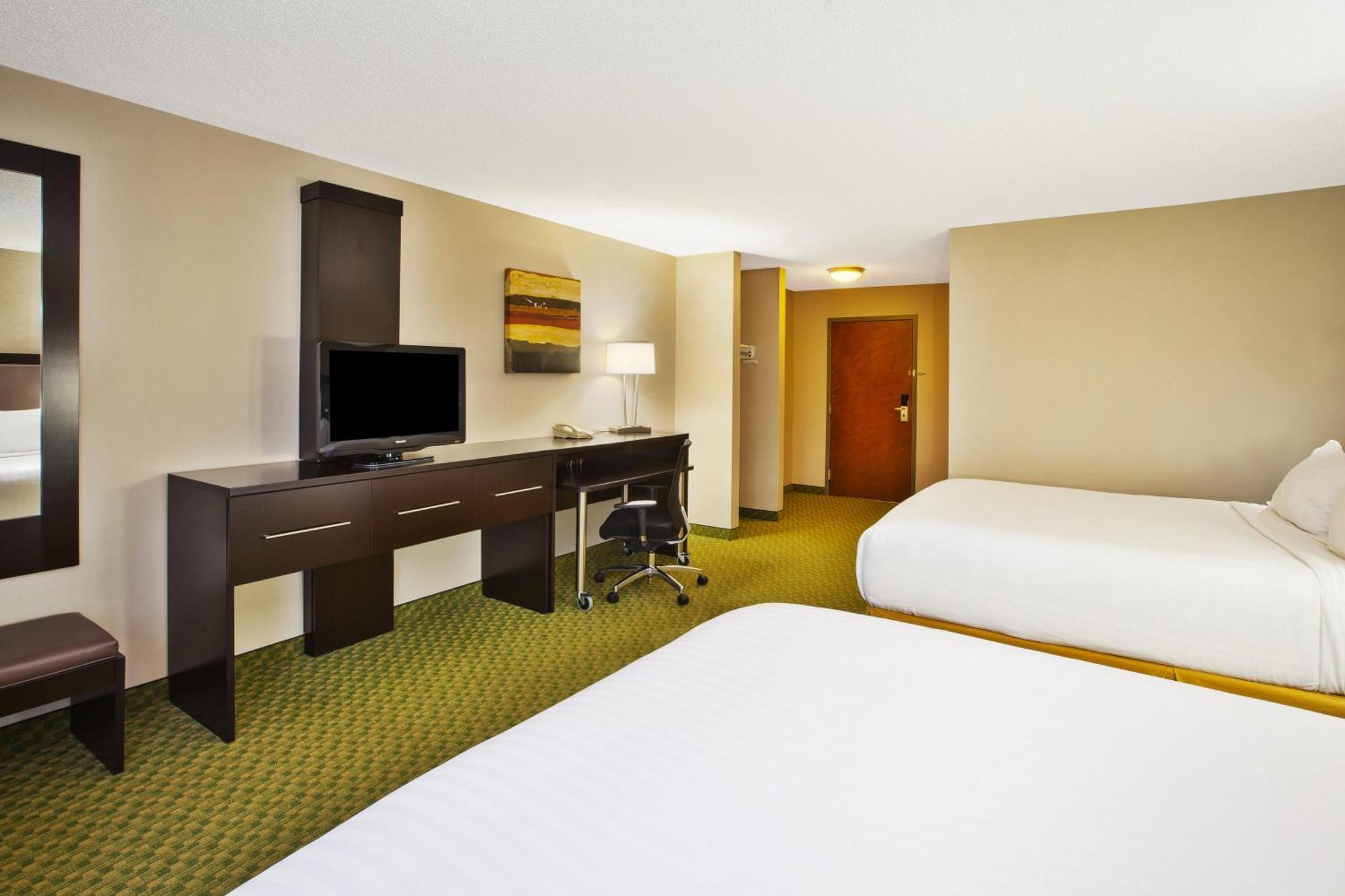 Holiday Inn Express Hotel & Suites Bryan-Montpelier By Ihg Holiday City Екстер'єр фото