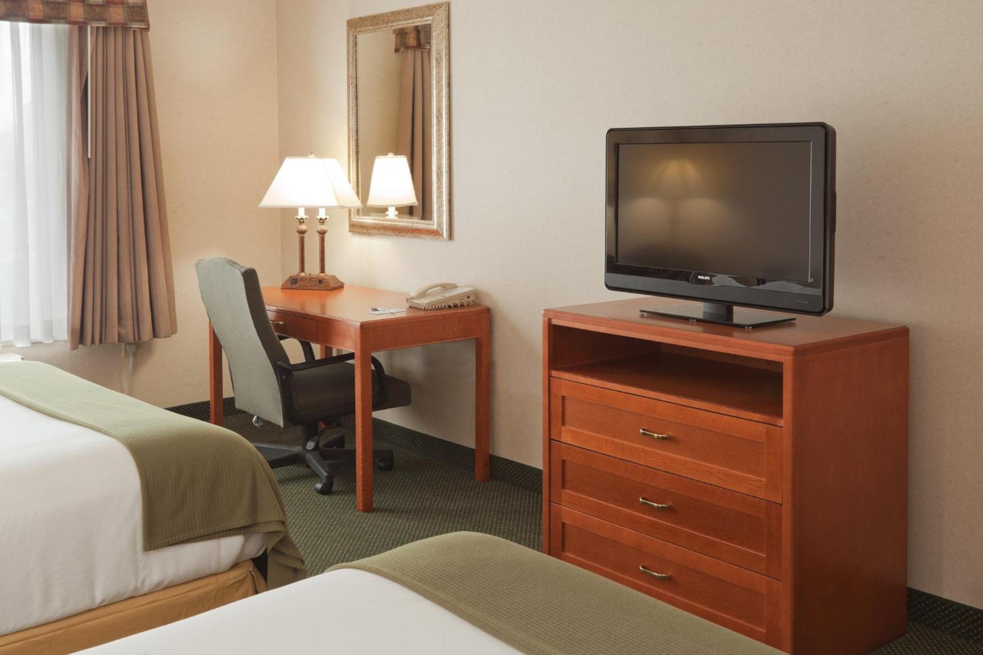 Holiday Inn Express Hotel & Suites Bryan-Montpelier By Ihg Holiday City Екстер'єр фото
