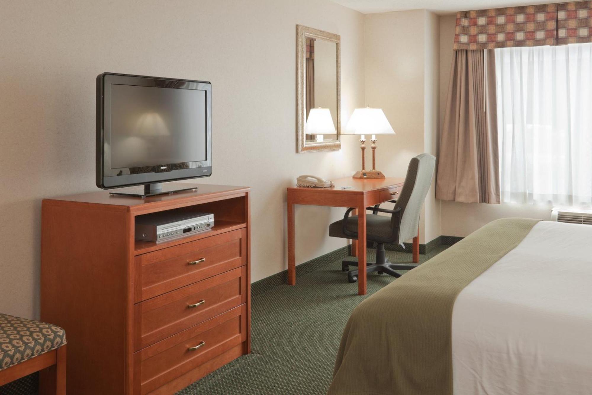 Holiday Inn Express Hotel & Suites Bryan-Montpelier By Ihg Holiday City Екстер'єр фото