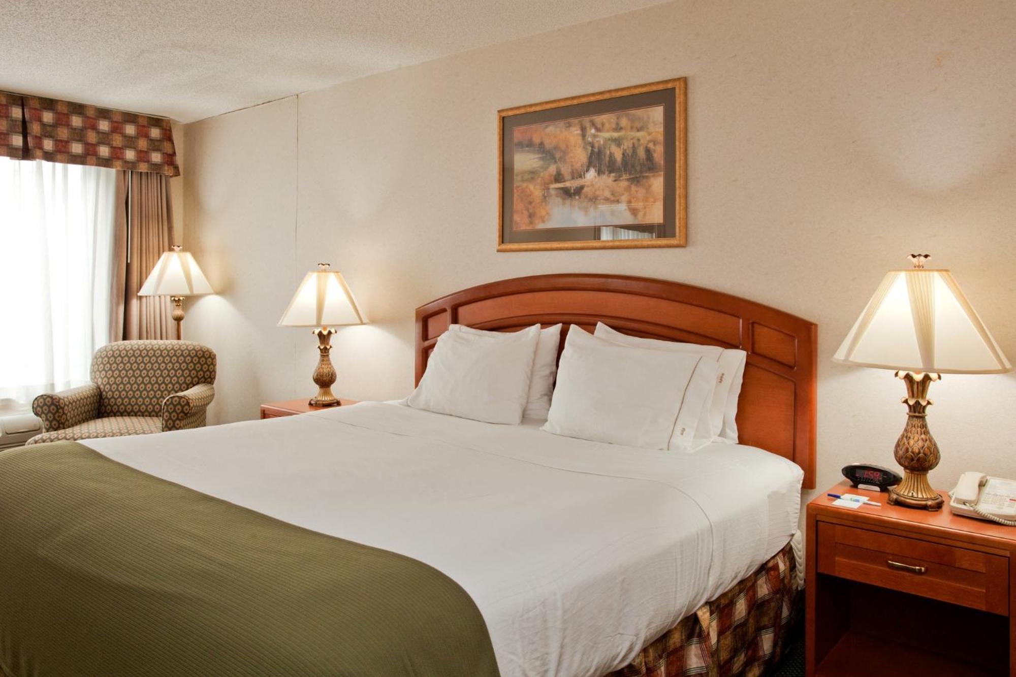 Holiday Inn Express Hotel & Suites Bryan-Montpelier By Ihg Holiday City Екстер'єр фото